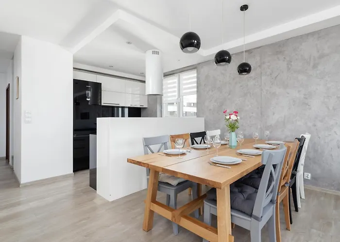 Avia Three Bedroom Two Balcony Ac & Parking By Renters Apartmán *