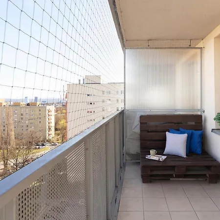 Avia Three Bedroom Two Balcony Ac & Parking By Renters 公寓 克拉科夫