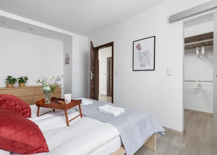 Avia Three Bedroom Two Balcony Ac & Parking By Renters *