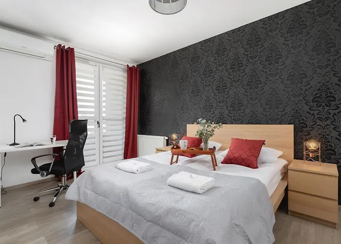 Apartment Avia Three Bedroom Two Balcony Ac & Parking By Renters *