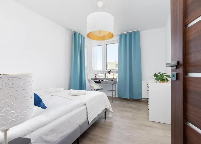 Avia Three Bedroom Two Balcony Ac & Parking By Renters Apartment *