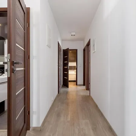 Avia Three Bedroom Two Balcony Ac & Parking By Renters *