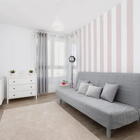 Lägenhet Avia Three Bedroom Two Balcony Ac & Parking By Renters