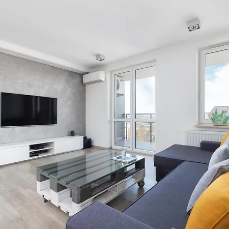 Avia Three Bedroom Two Balcony Ac & Parking By Renters *