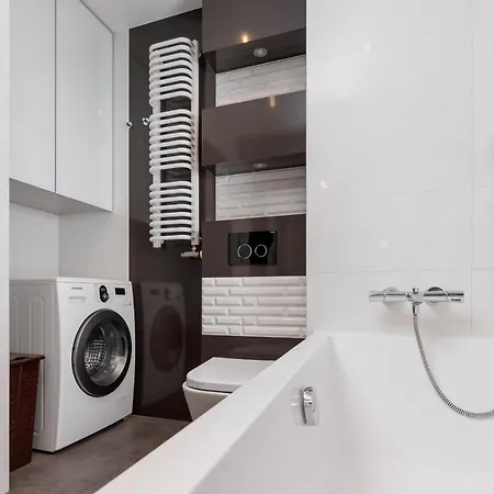 Lägenhet Avia Three Bedroom Two Balcony Ac & Parking By Renters