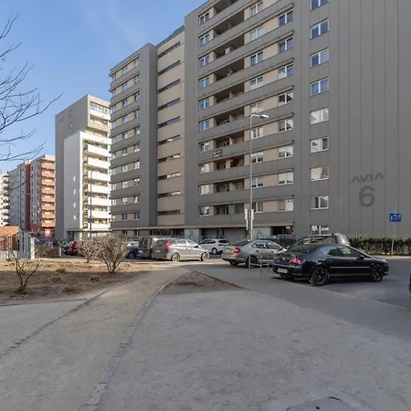 Avia Three Bedroom Two Balcony Ac & Parking By Renters Lägenhet