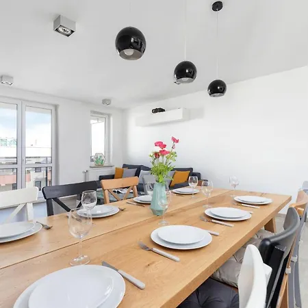 Avia Three Bedroom Two Balcony Ac & Parking By Renters * Kraków