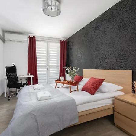 Avia Three Bedroom Two Balcony Ac & Parking By Renters *