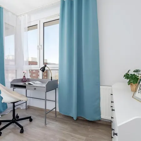 Avia Three Bedroom Two Balcony Ac & Parking By Renters Lägenhet *