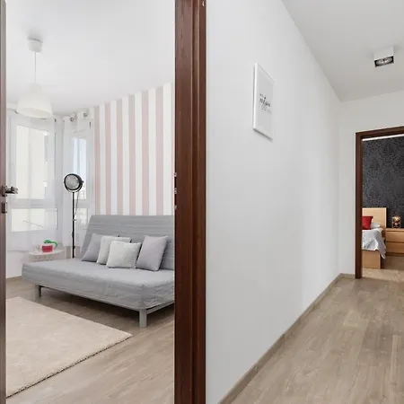 Avia Three Bedroom Two Balcony Ac & Parking By Renters Lägenhet *