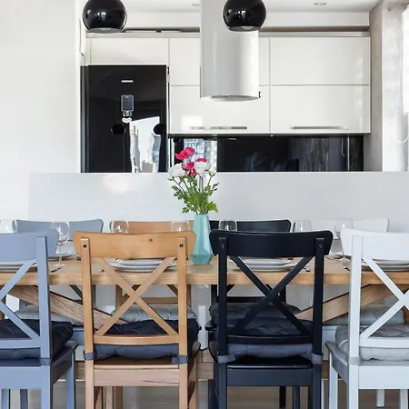 Avia Three Bedroom Two Balcony Ac & Parking By Renters Kraków