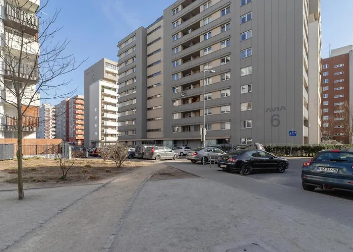 Avia Three Bedroom Two Balcony Ac & Parking By Renters Appartement