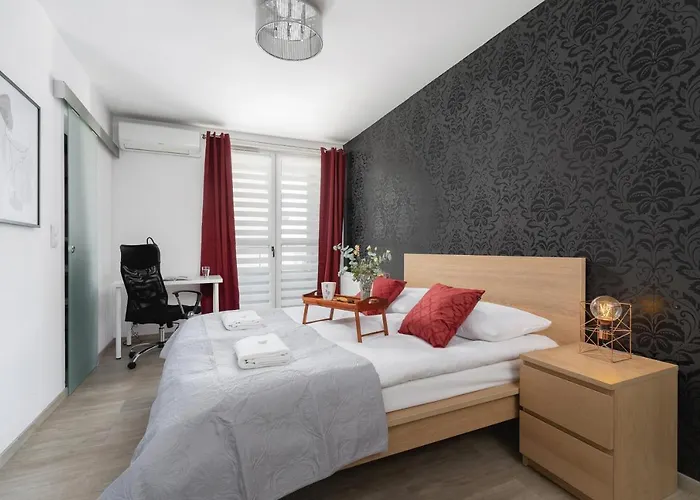 Avia Three Bedroom Two Balcony Ac & Parking By Renters *