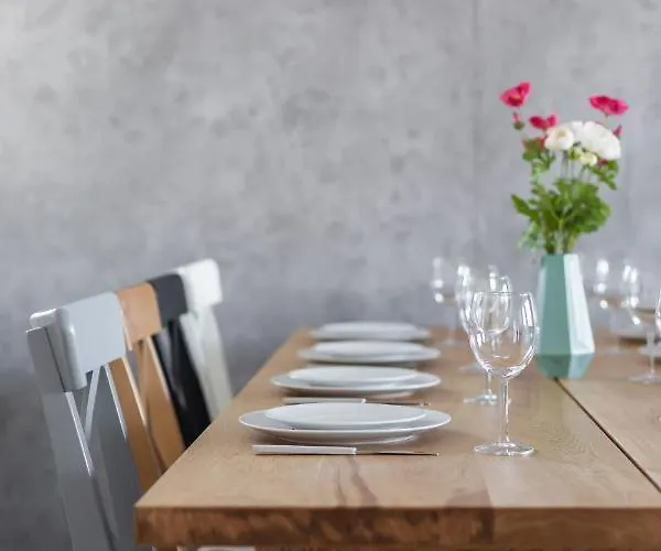 Avia Three Bedroom Two Balcony Ac & Parking By Renters * Cracovie