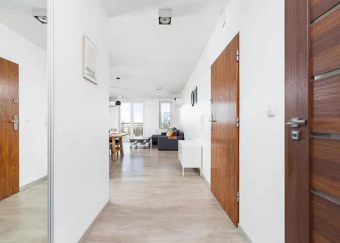 Avia Three Bedroom Two Balcony Ac & Parking By Renters * Cracovie