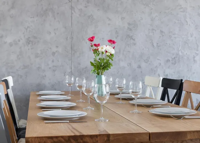 Avia Three Bedroom Two Balcony Ac & Parking By Renters Appartement *