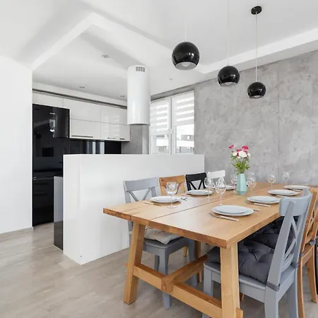 Avia Three Bedroom Two Balcony Ac & Parking By Renters 公寓 *