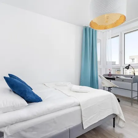 Avia Three Bedroom Two Balcony Ac & Parking By Renters 公寓 克拉科夫