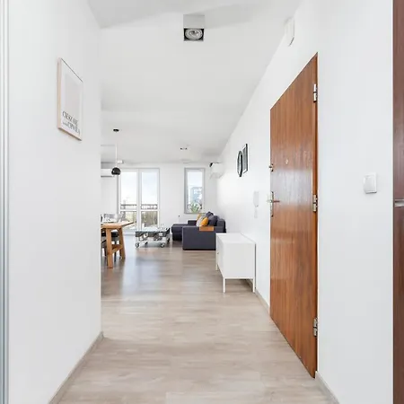 Avia Three Bedroom Two Balcony Ac & Parking By Renters * 克拉科夫